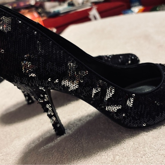 Almost Brand New Heels By White House / Black Market - Size 8 M - Box 50 - Picture 7 of 9